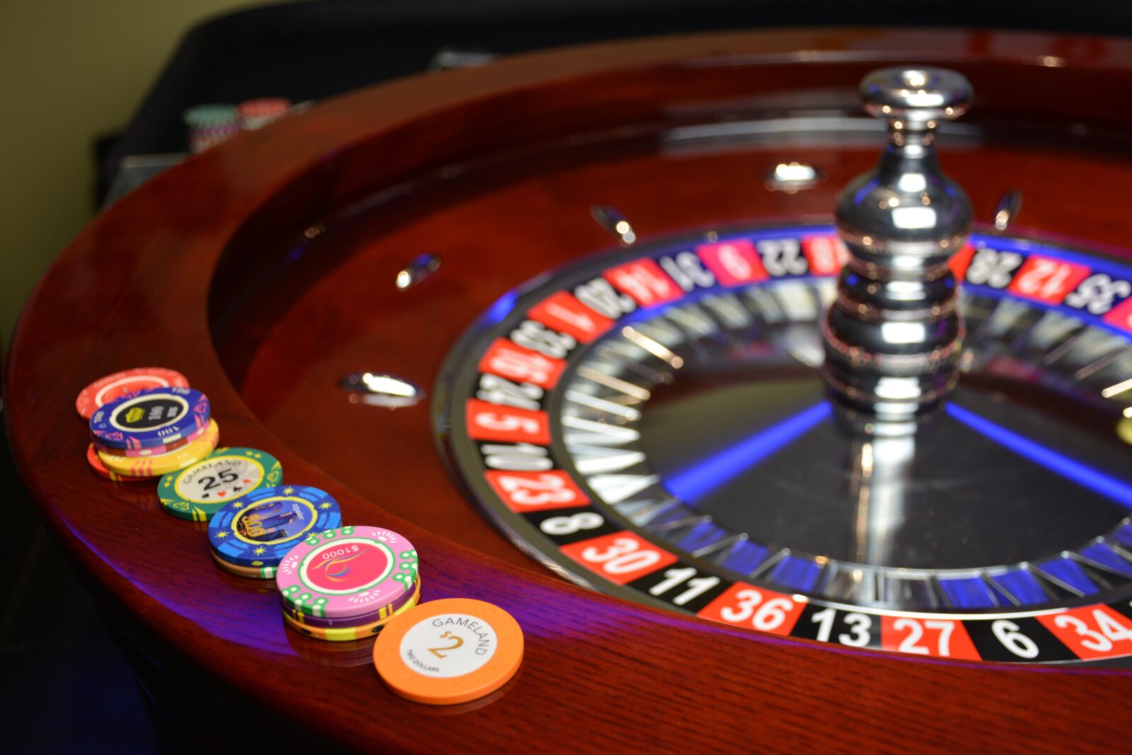 Nikon D5200 sample photo. Poker, art culosdepoker, briefcase photography