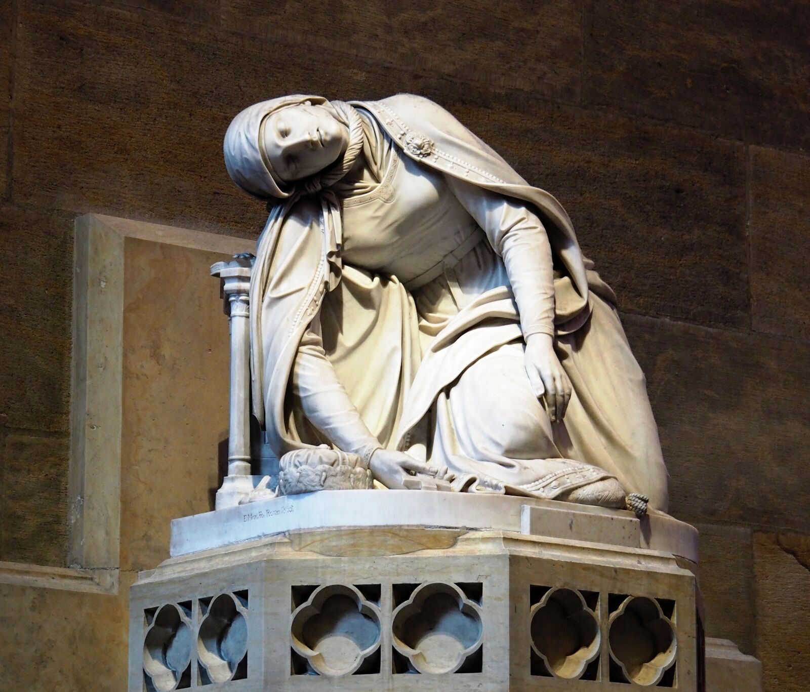 Olympus PEN E-PL7 sample photo. The statue of, cathedral photography