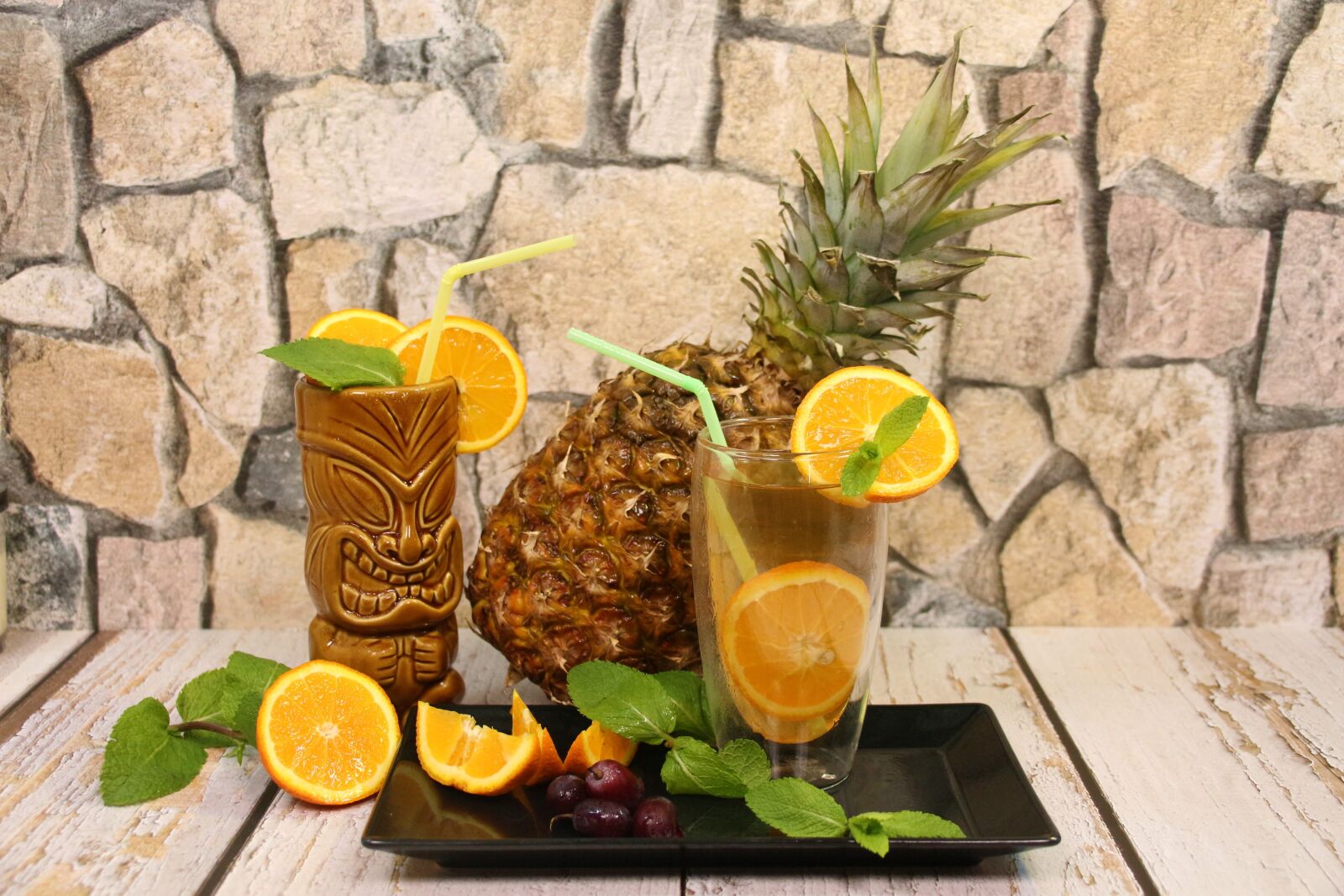 Canon EOS 700D (EOS Rebel T5i / EOS Kiss X7i) sample photo. Pineapple, fruit, yellow photography