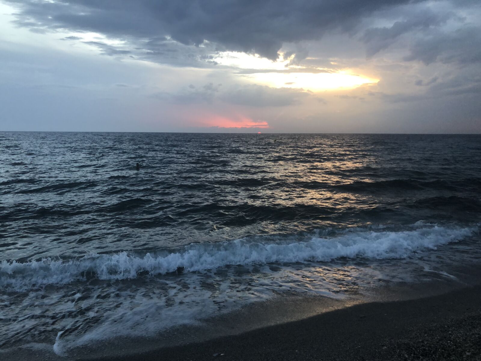 iPhone 8 back camera 3.99mm f/1.8 sample photo. Sea, sky, wave photography