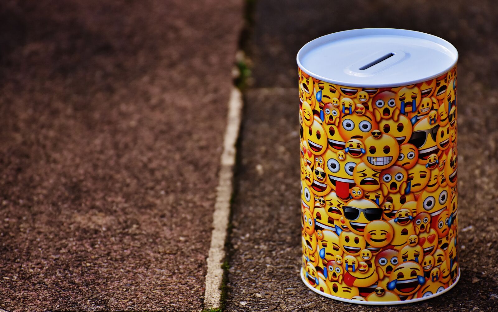 Nikon D7200 sample photo. Smilies, yellow, funny photography