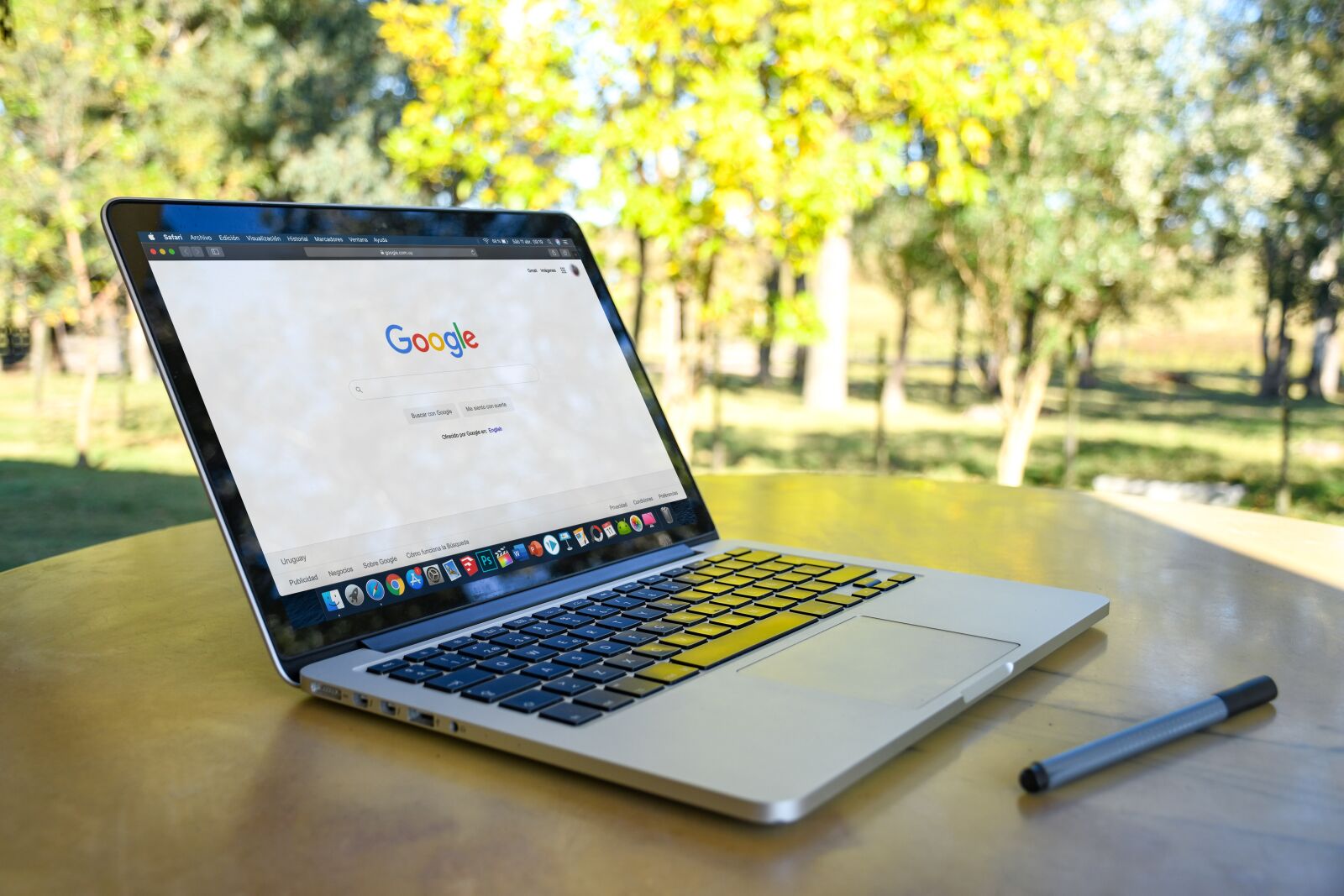 Nikon D7500 sample photo. Macbook, apple, work photography