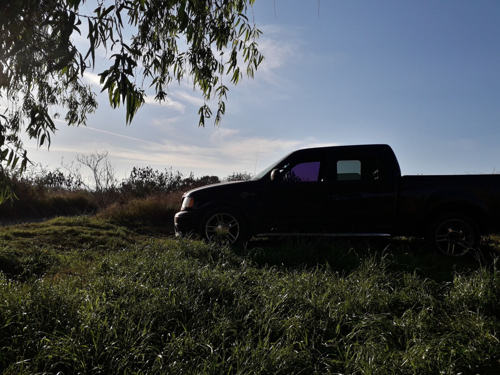 Samsung Galaxy J6 sample photo. Field, relaxation, truck photography