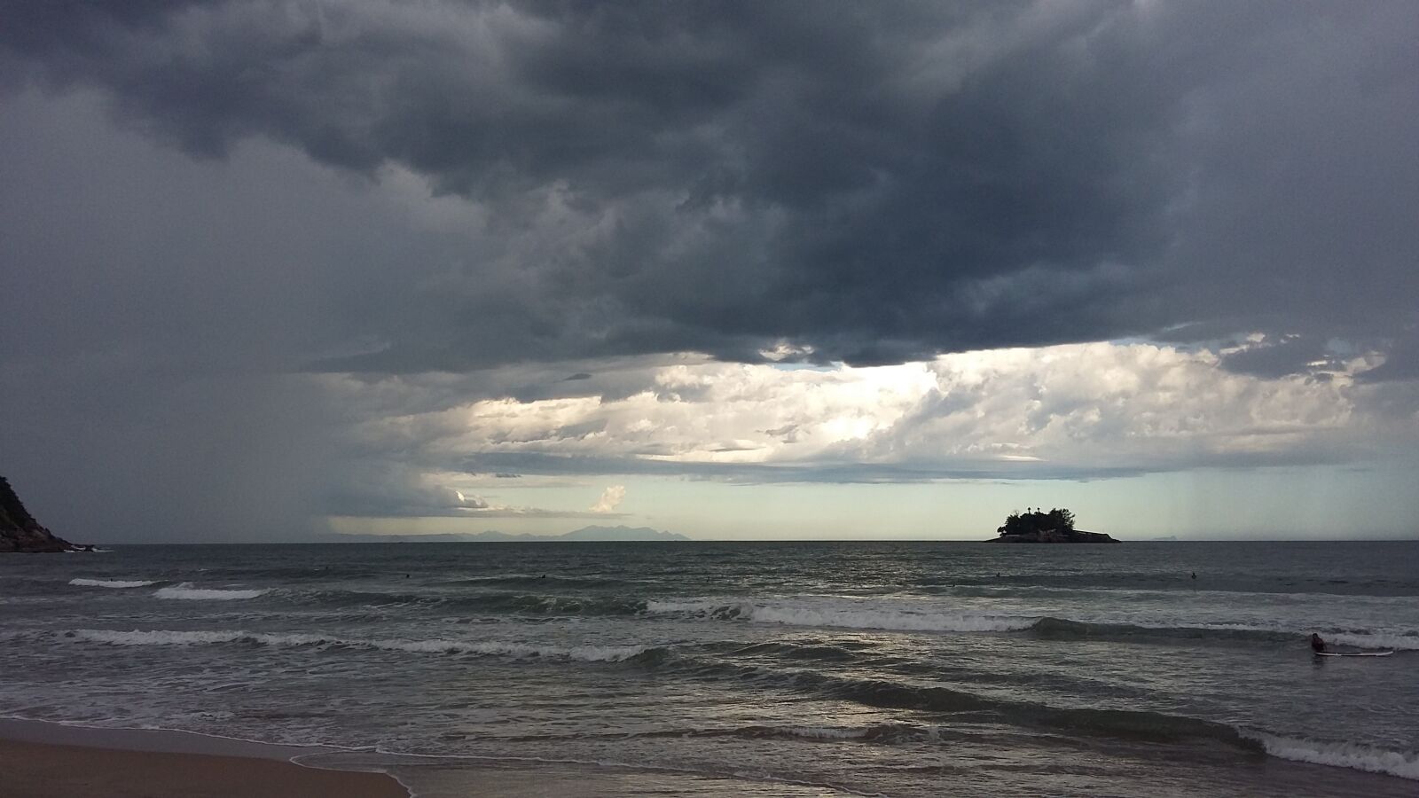 Samsung Galaxy A3 sample photo. Beach, storm, rain photography