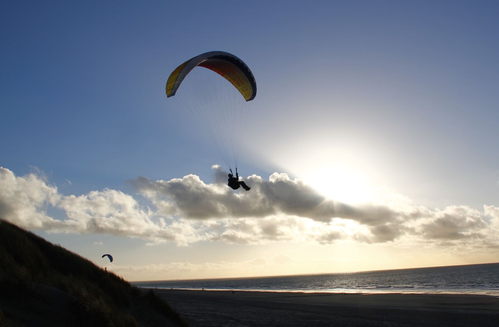 Canon EOS 550D (EOS Rebel T2i / EOS Kiss X4) sample photo. Paraglider, beach, paragliding photography