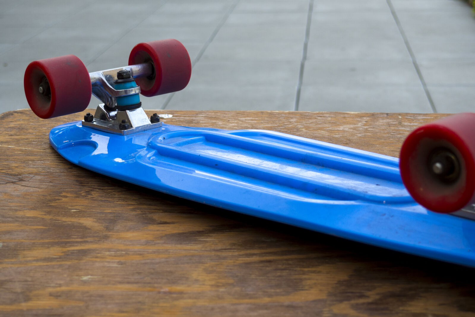 Olympus OM-D E-M10 II sample photo. Blue, penny, board, on photography