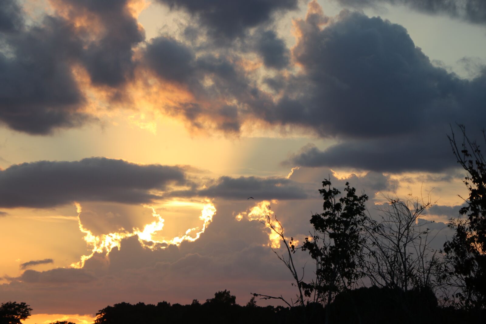 Canon EF-S 18-135mm F3.5-5.6 IS USM sample photo. Sunset, clouds, dusk photography