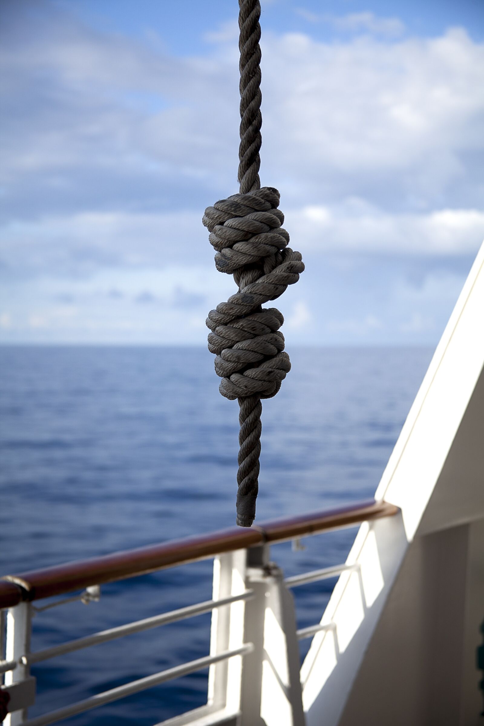 Canon EOS 5D Mark II + Canon EF 28-135mm F3.5-5.6 IS USM sample photo. Rope, sea, boat photography