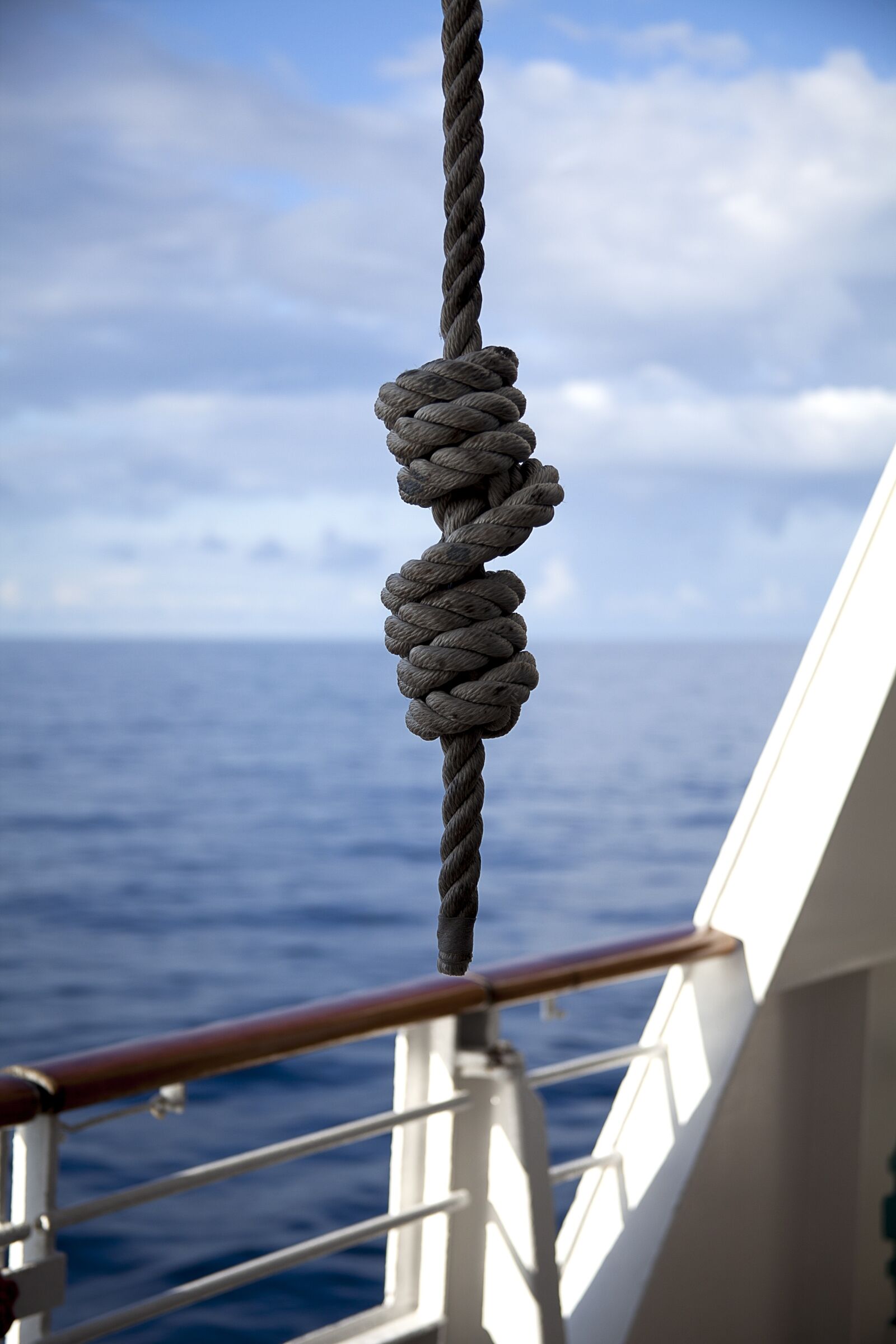 Canon EF 28-135mm F3.5-5.6 IS USM sample photo. Rope, sea, boat photography