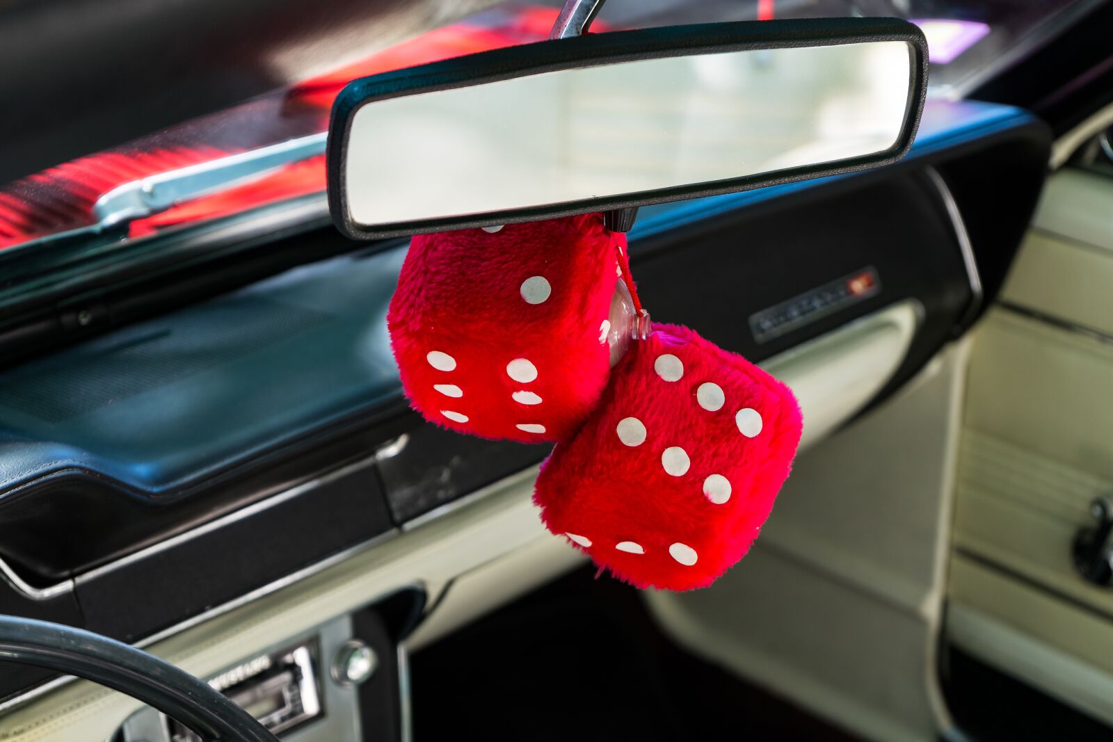 Sony a7 II + Sony FE 28-70mm F3.5-5.6 OSS sample photo. Cube, red, plush photography