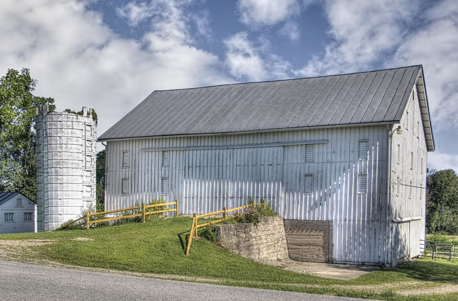 Canon EOS 750D (EOS Rebel T6i / EOS Kiss X8i) sample photo. Barn, rustic, barns photography