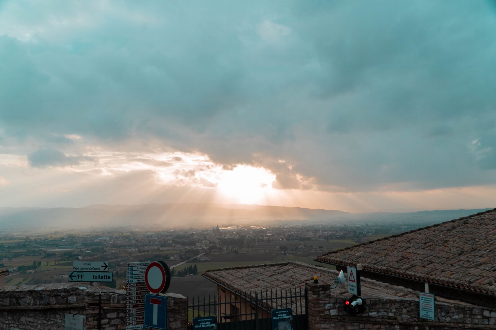 Sony E PZ 18-105mm F4 G OSS sample photo. Italy, travle, asissi photography