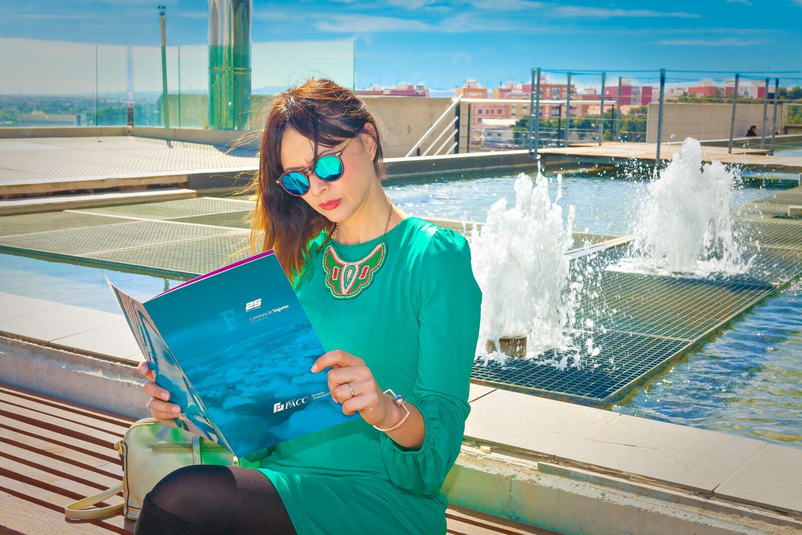 Canon EOS 5D Mark II sample photo. Woman reading a magazine photography