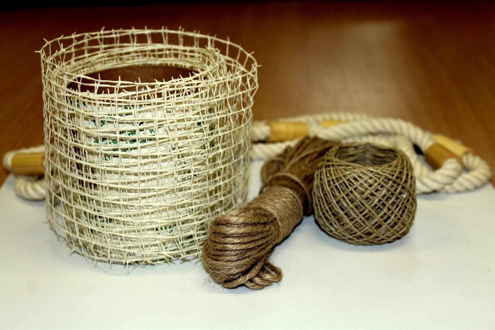 Canon EOS 1200D (EOS Rebel T5 / EOS Kiss X70 / EOS Hi) sample photo. Strings, tangle, rolled up photography
