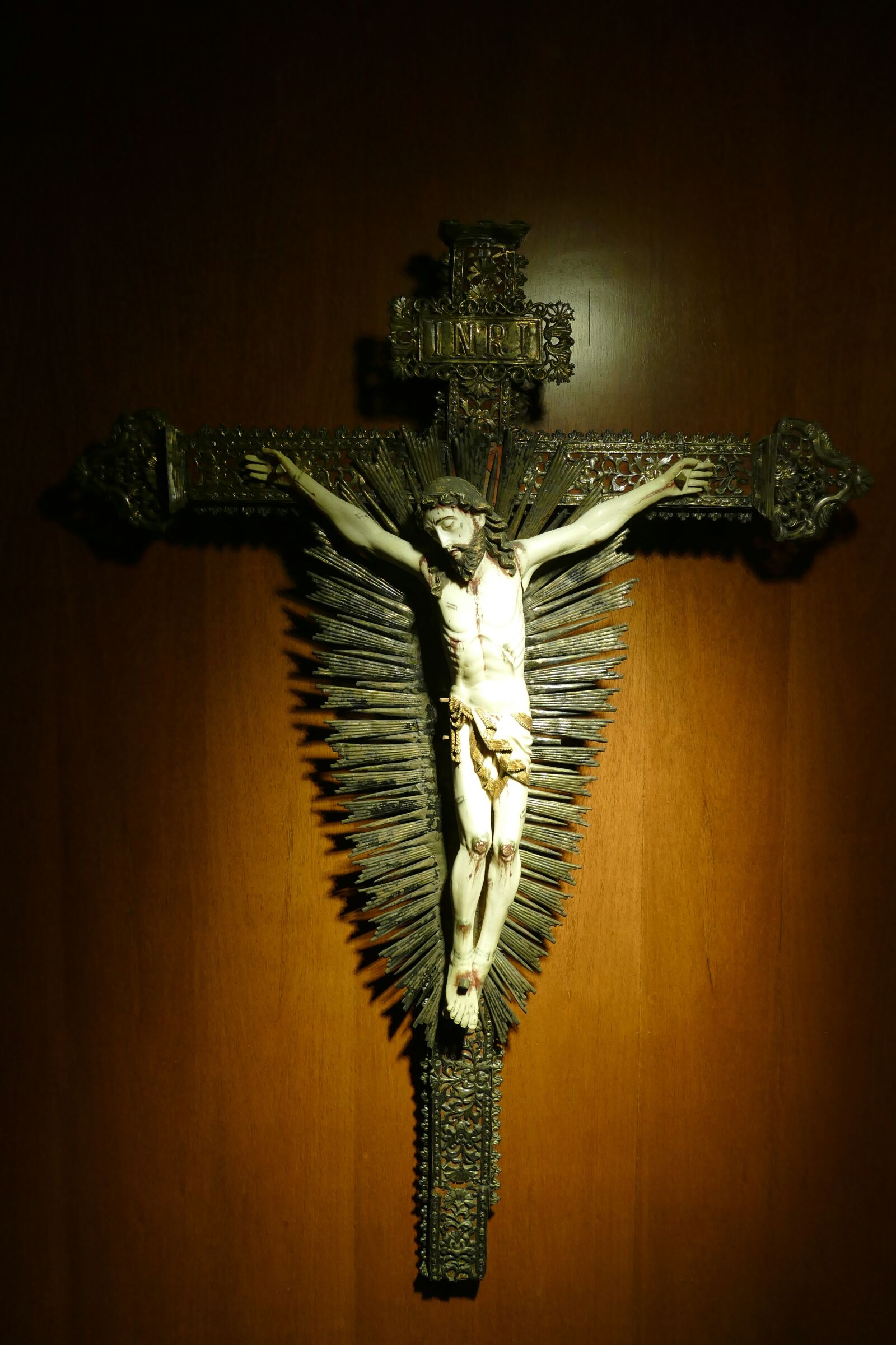 Panasonic Lumix DMC-FZ1000 sample photo. Cross, crucifix, jesus photography