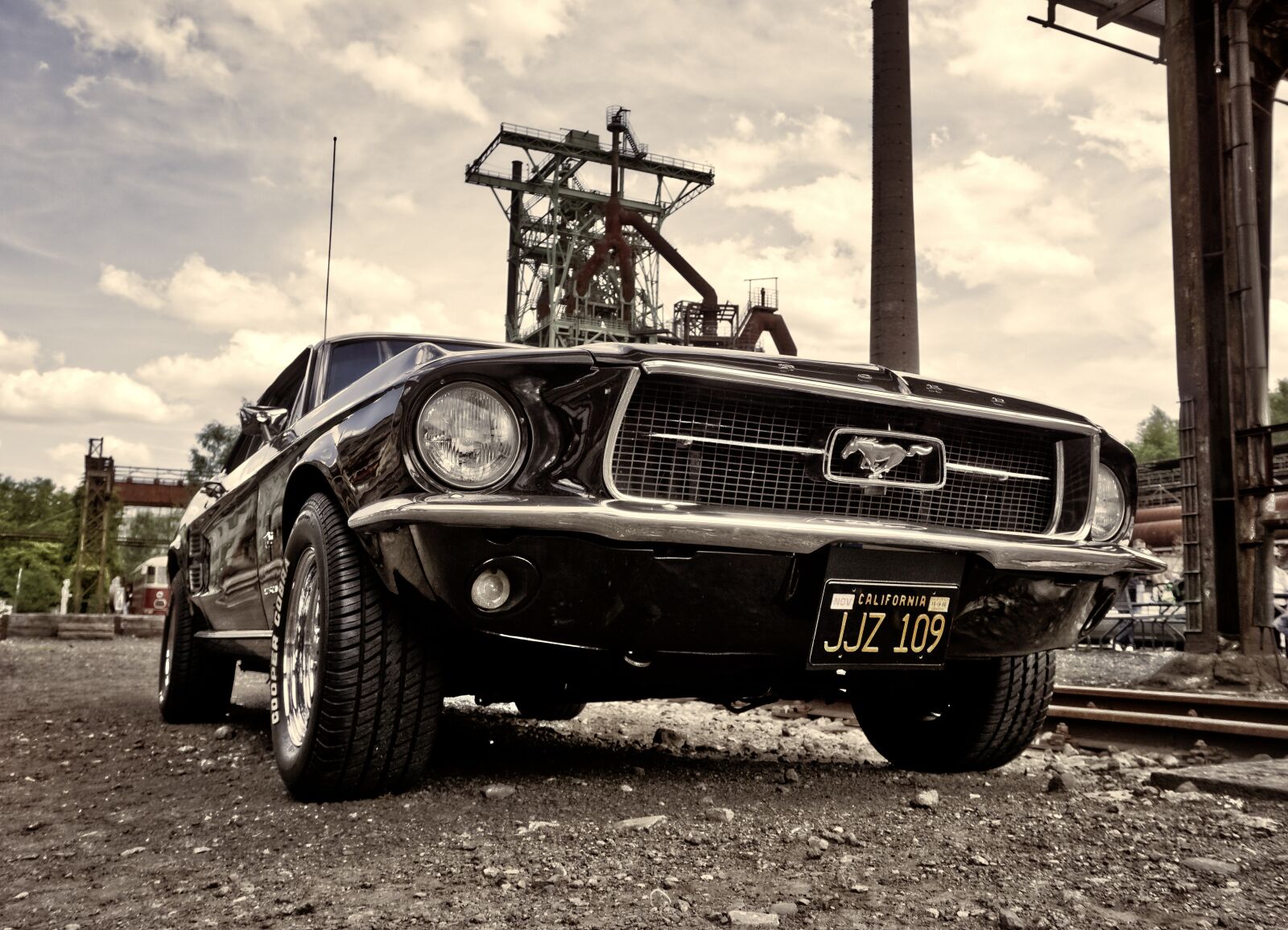 Sony E 16-50mm F3.5-5.6 PZ OSS sample photo. Auto, oldtimer, mustang photography