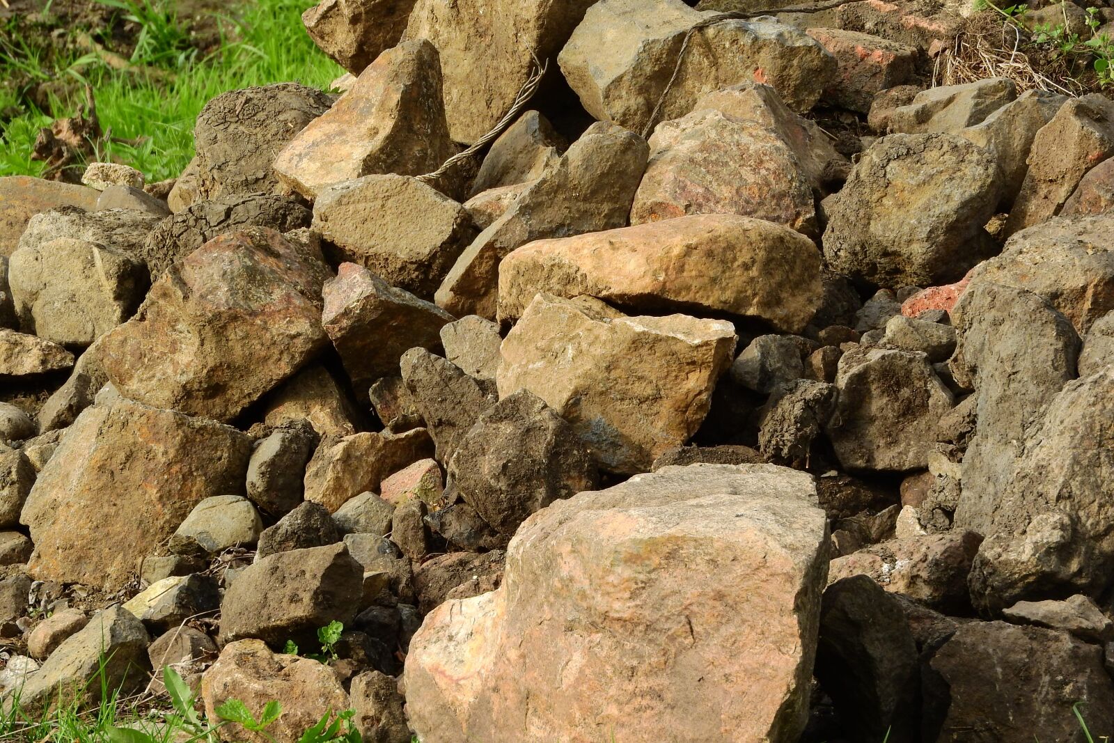 Nikon Coolpix P610 sample photo. A pile of stones photography