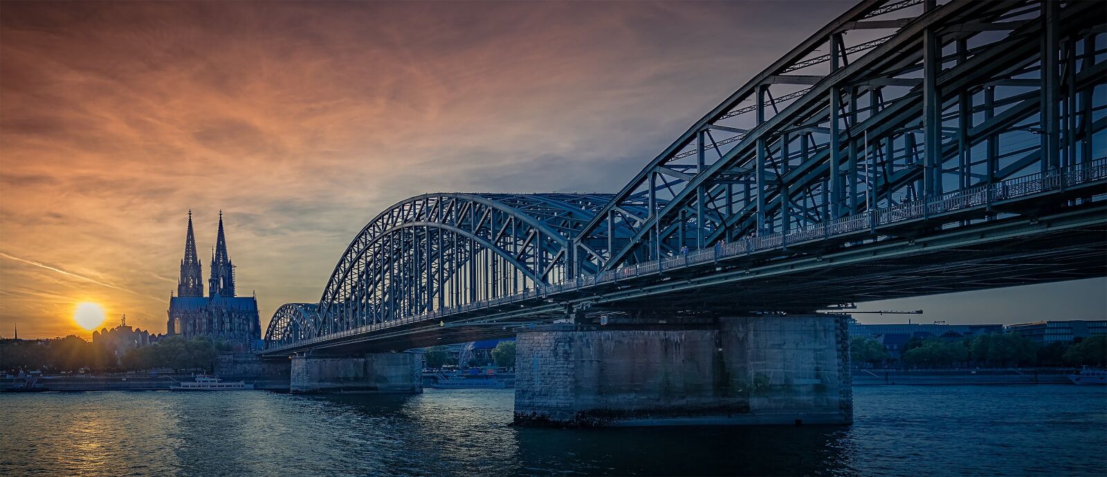 Canon EOS 5DS + Canon EF 11-24mm F4L USM sample photo. Cologne, dom, rhine photography