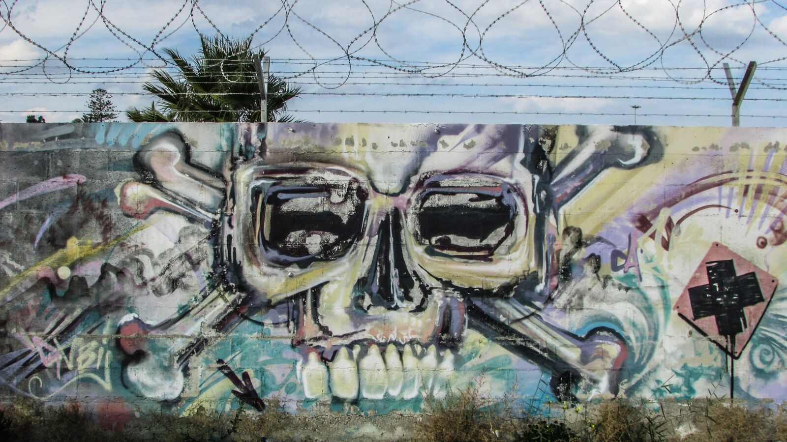 Canon PowerShot SX400 IS sample photo. Graffiti, wall, urban photography