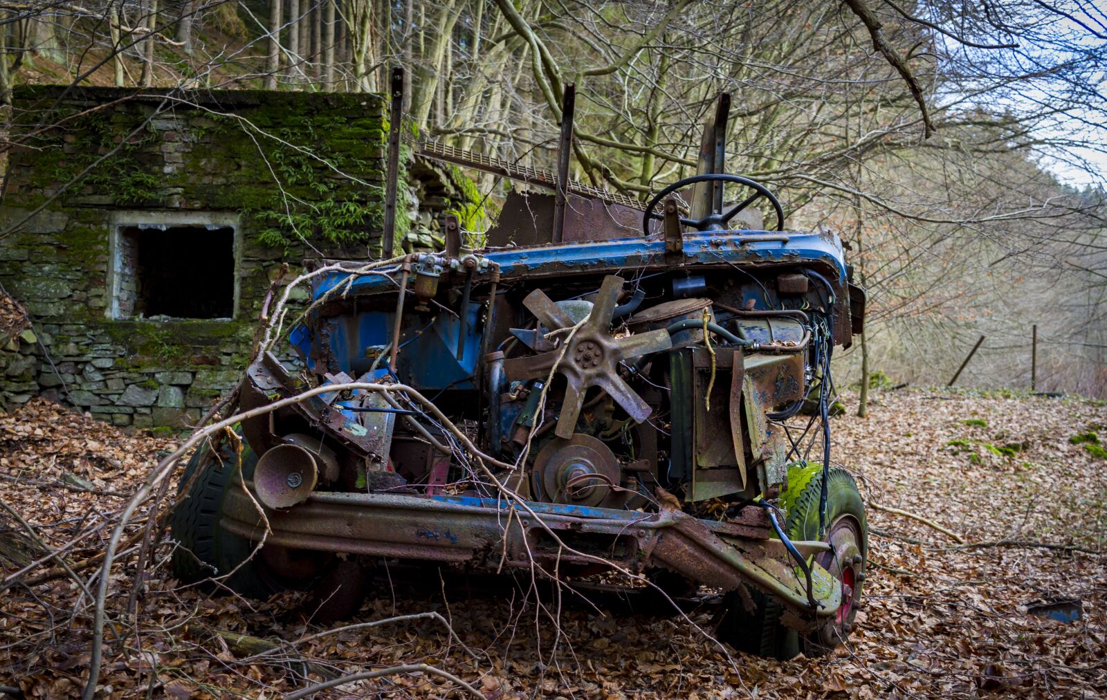 Canon EOS 7D + Canon EF-S 24mm F2.8 STM sample photo. Abandoned, broken, rusty photography