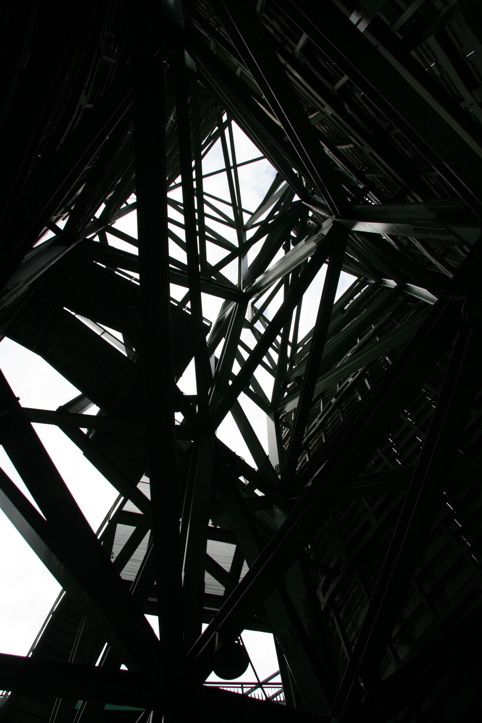 Canon EOS 400D (EOS Digital Rebel XTi / EOS Kiss Digital X) sample photo. Structure, metal, architecture photography