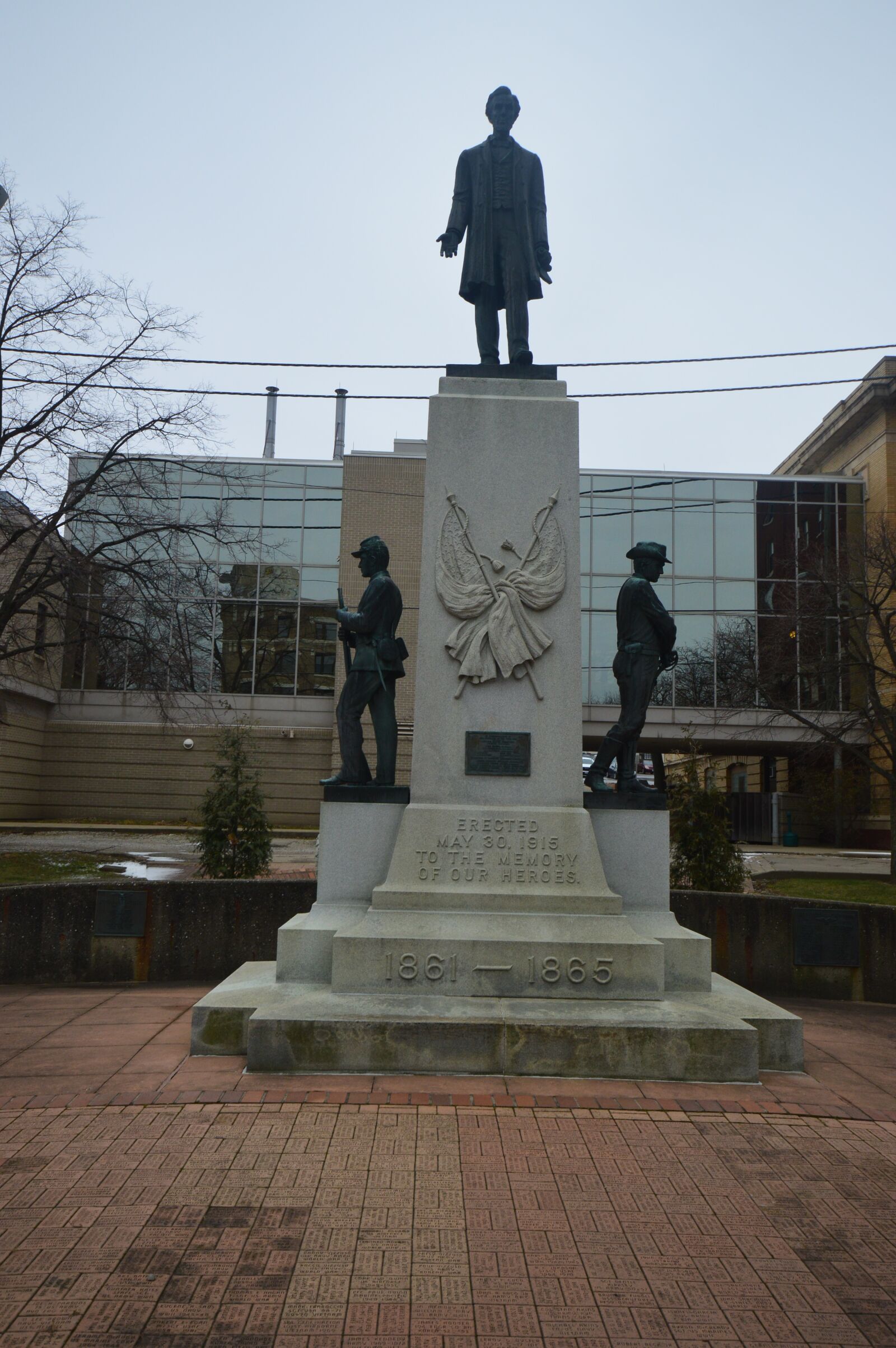 Nikon D3200 sample photo. Alliance, ohio, statue photography