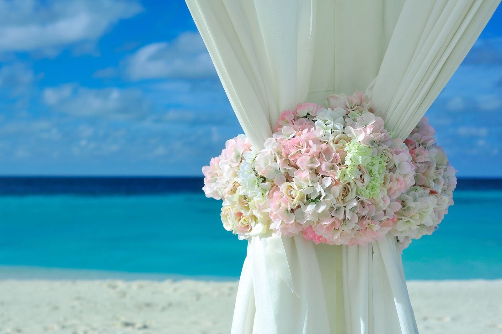 Nikon D700 sample photo. Beach, curtain, decorations photography