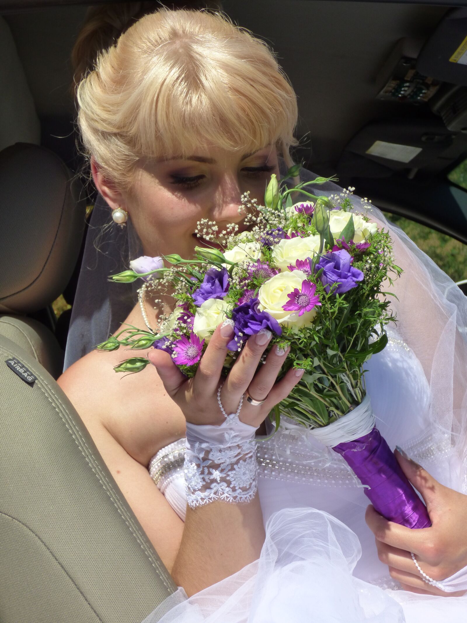 Panasonic DMC-FZ72 sample photo. Bride, flowers, wedding photography