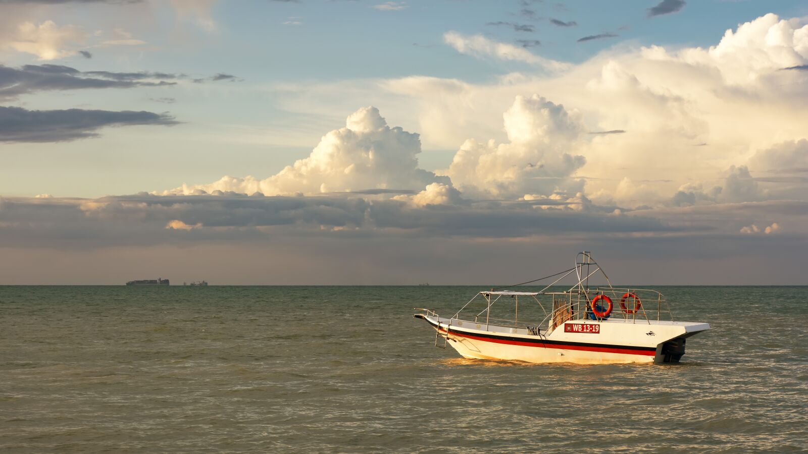 Nikon D7100 sample photo. Boat, sea, clouds photography