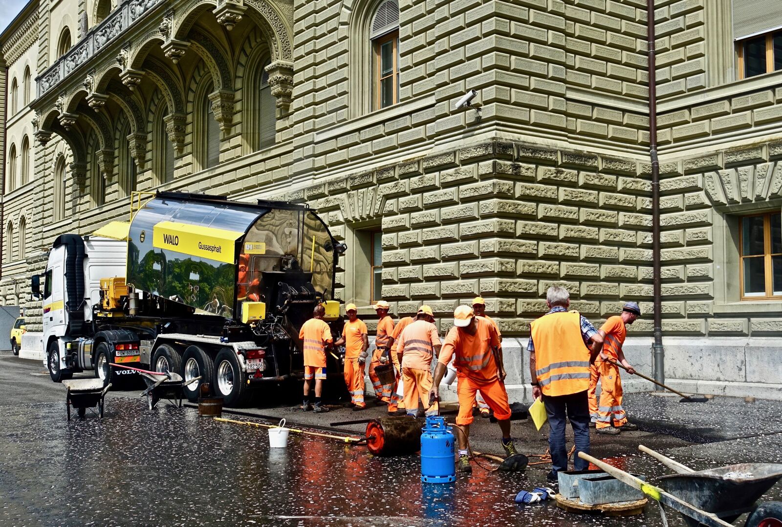 Sony Cyber-shot DSC-RX100 III sample photo. Bitumen, asphalt, construction photography