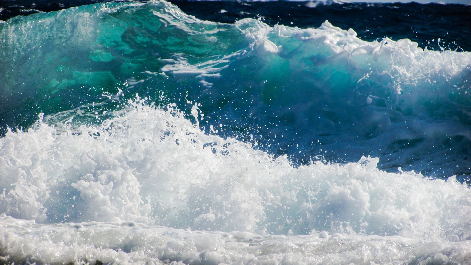 Canon PowerShot SX400 IS sample photo. Wave, smashing, sea photography