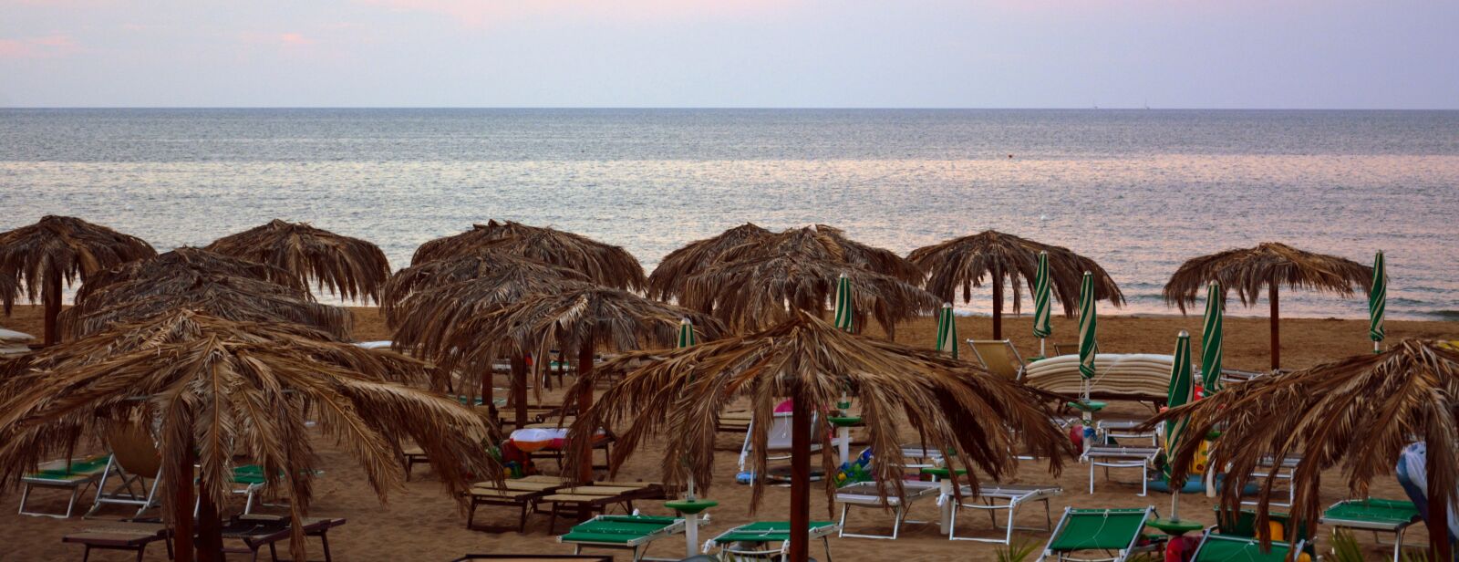 Nikon D7100 sample photo. Umbrellas, beach, sand photography