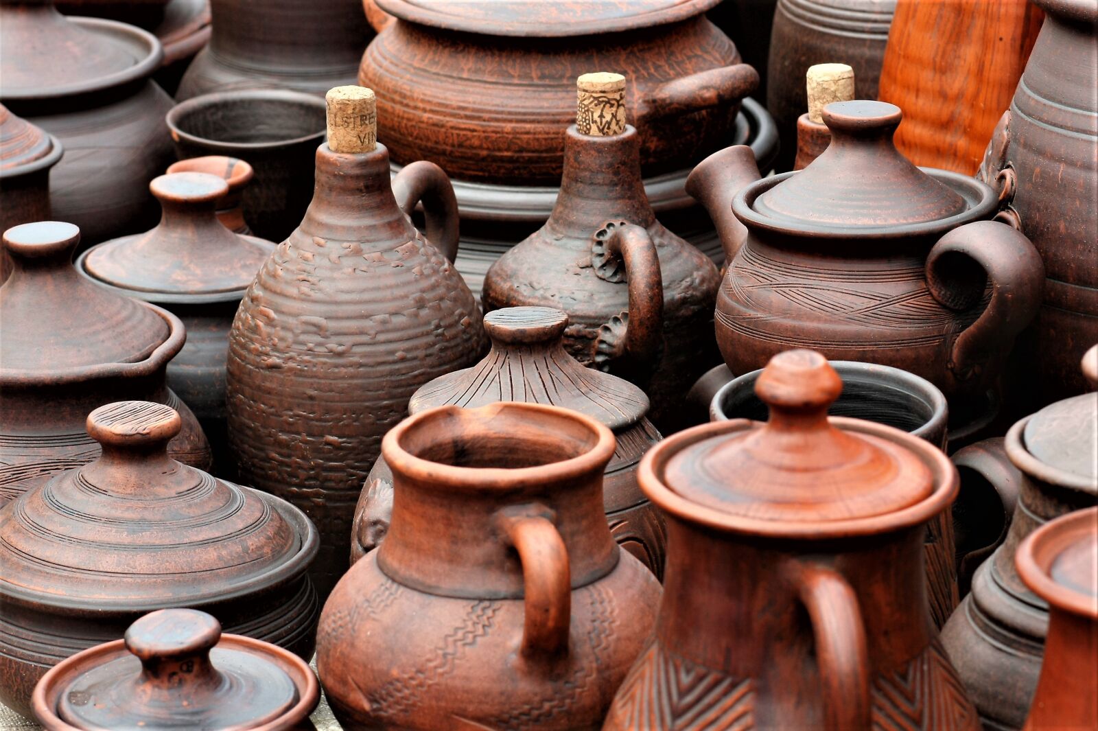 Canon EOS 450D (EOS Rebel XSi / EOS Kiss X2) sample photo. Handmade, clay pot, pitcher photography