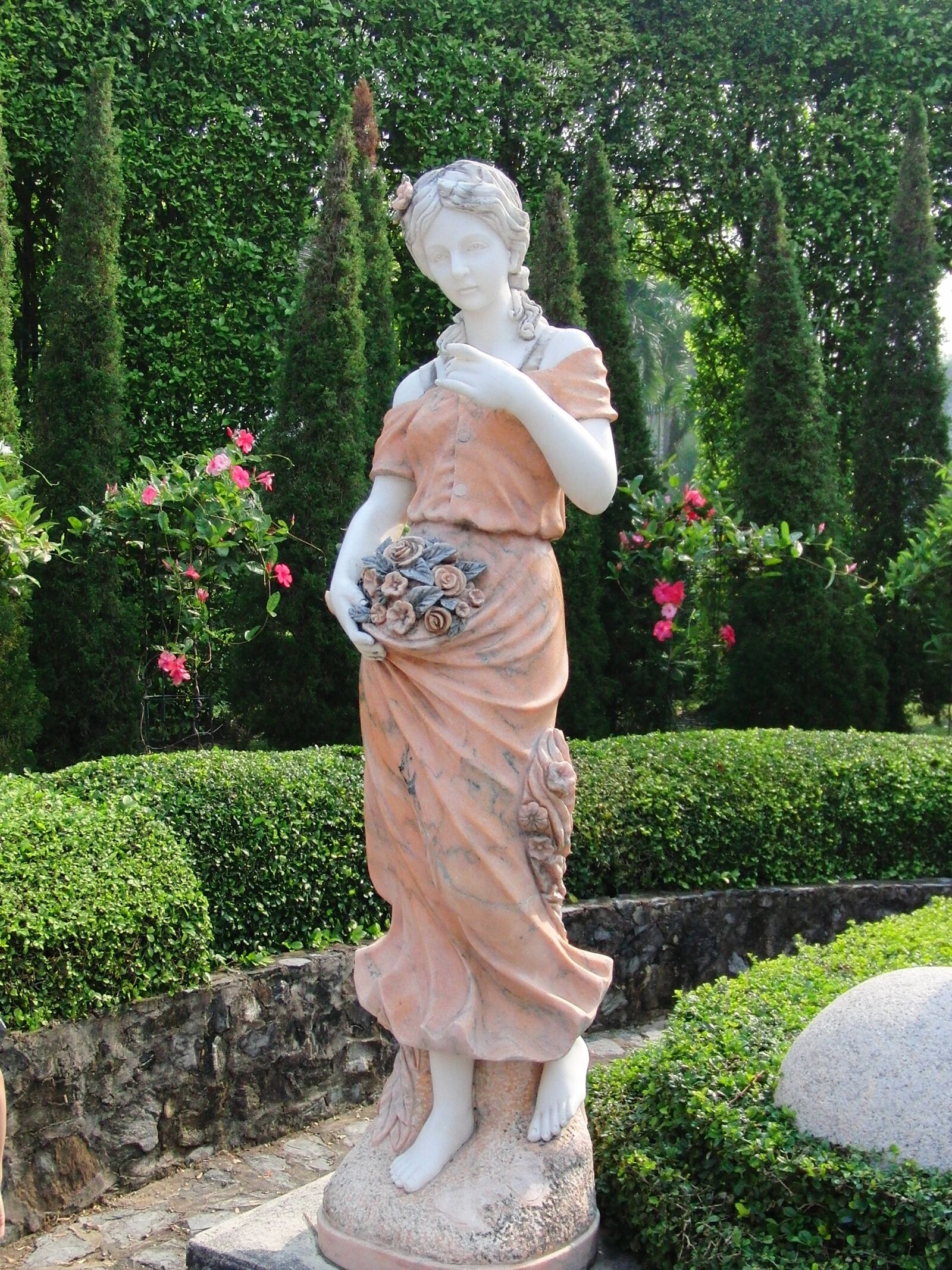 CASIO EX-FC100 sample photo. Stone woman, woman, a photography
