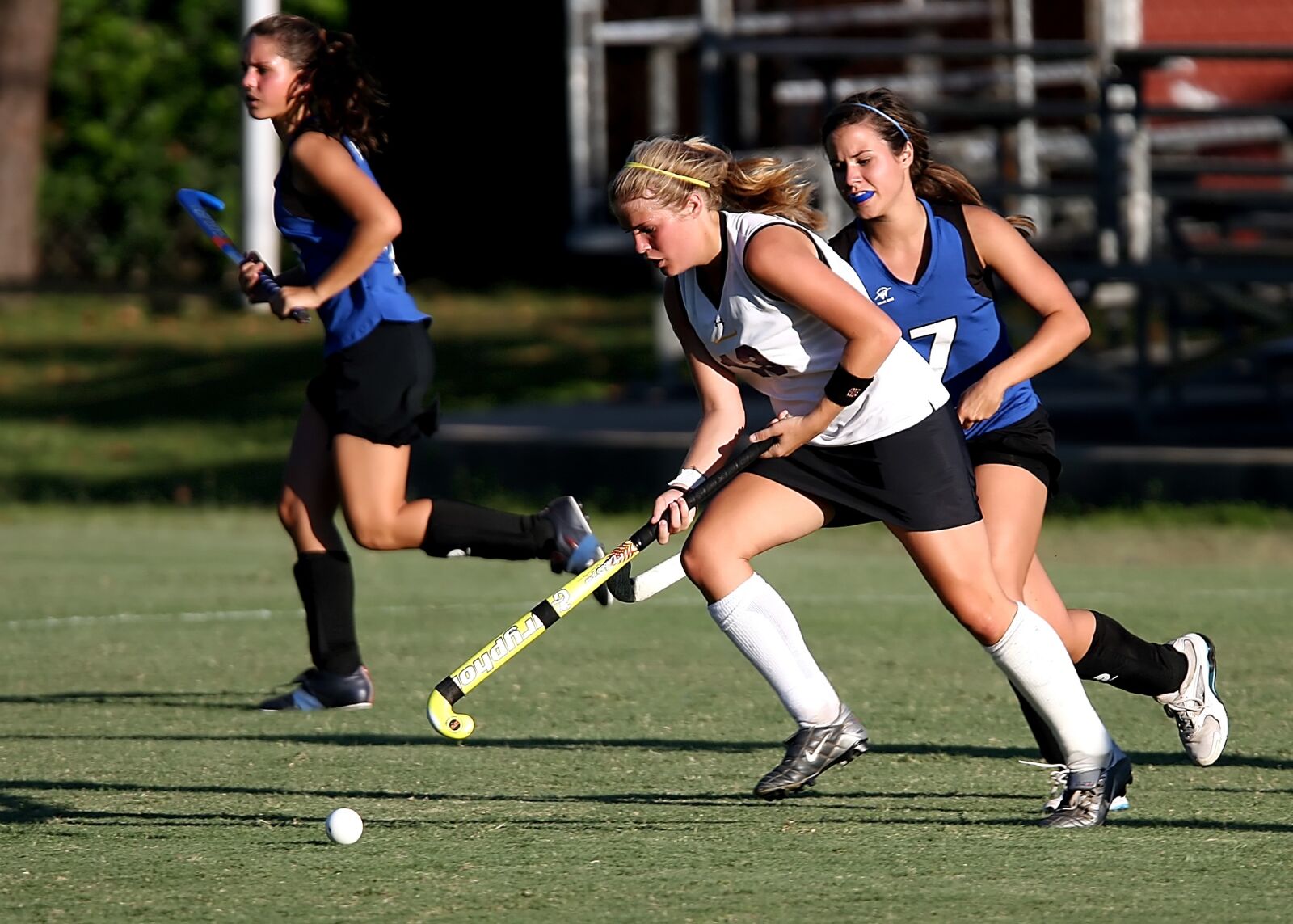 Canon EOS 20D sample photo. Field hockey, player, girls photography