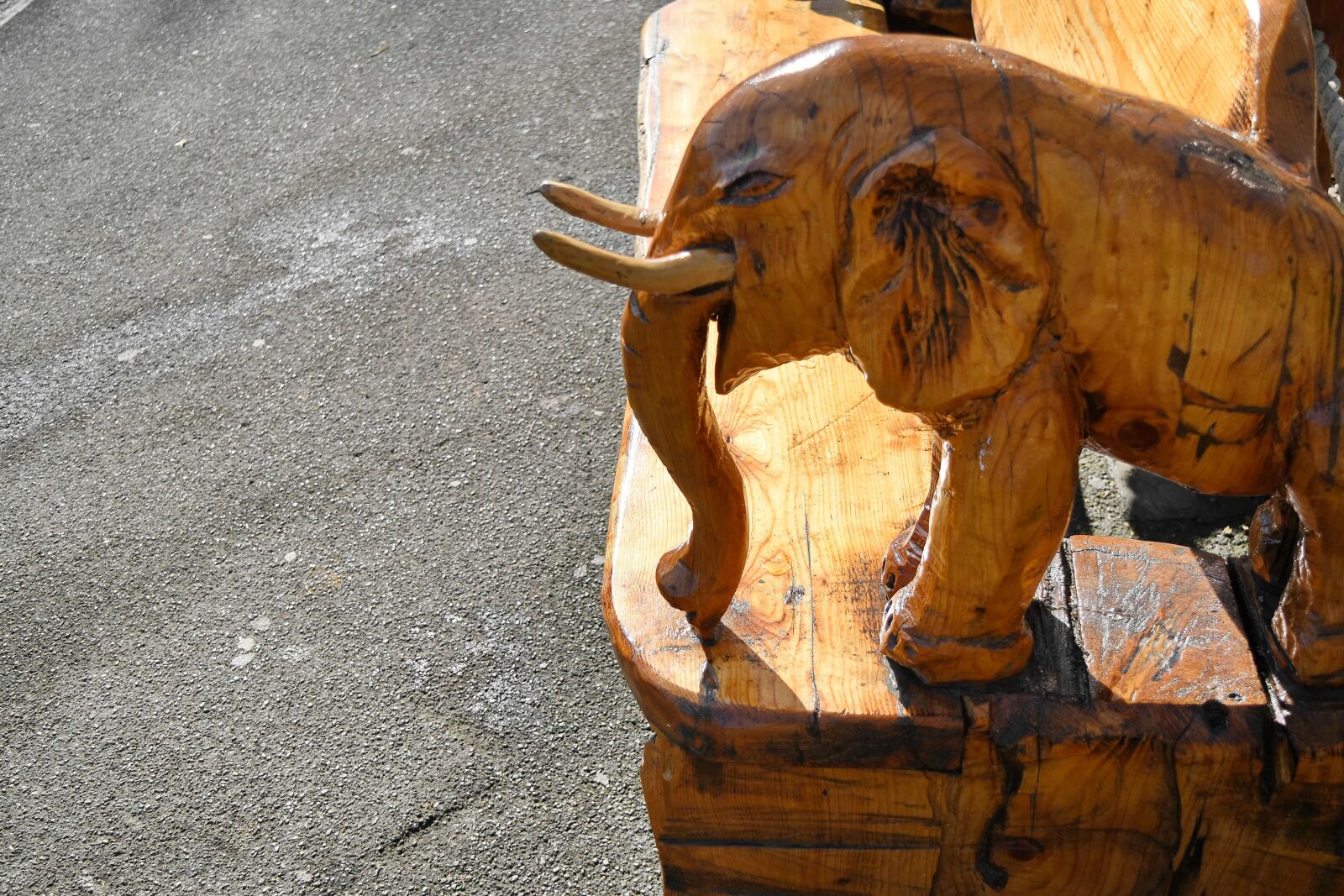 Nikon D5500 sample photo. Bench, elephant, wooden, carving photography