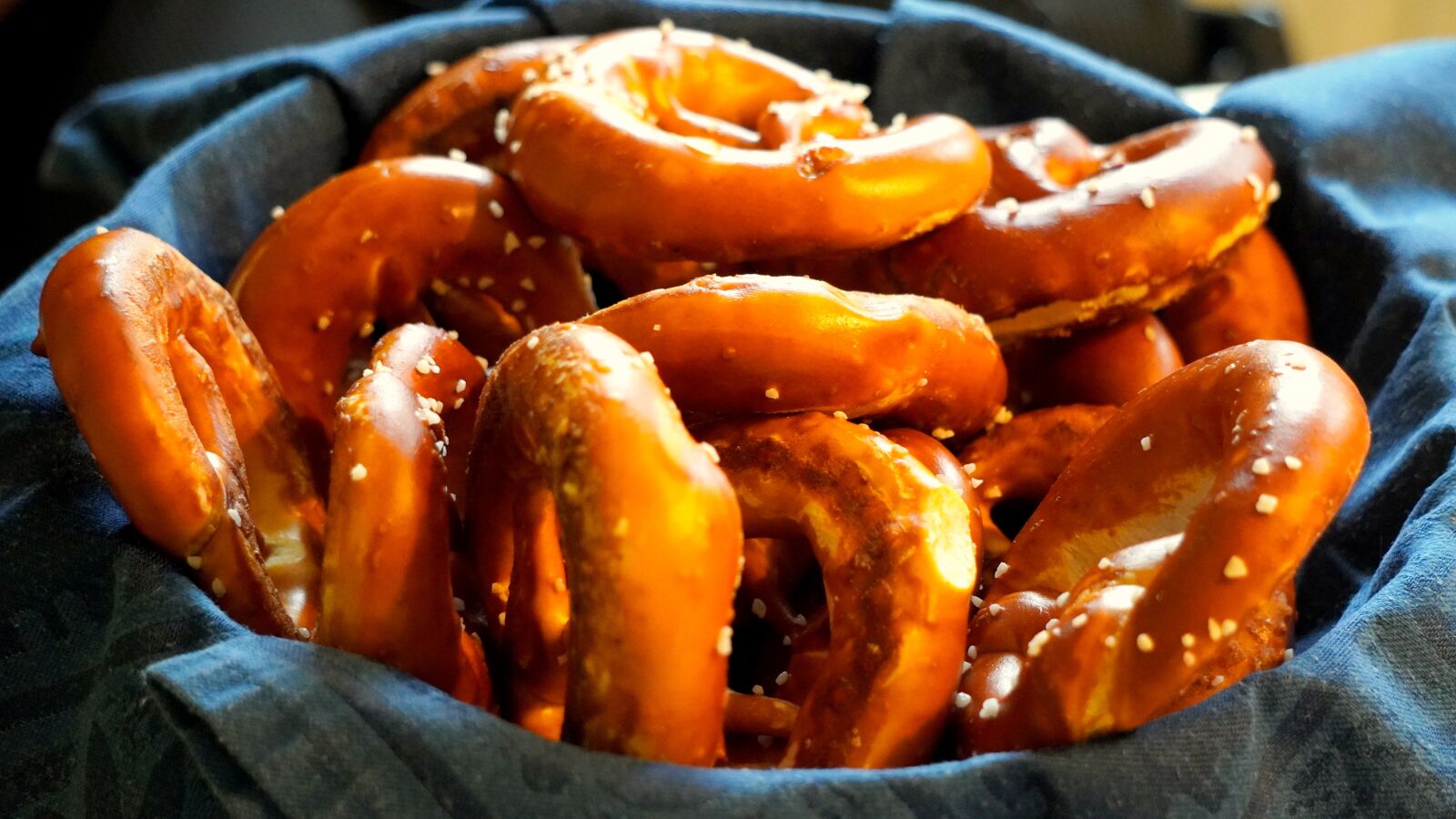 Sony E 55-210mm F4.5-6.3 OSS sample photo. Pretzel, bavaria, snack photography