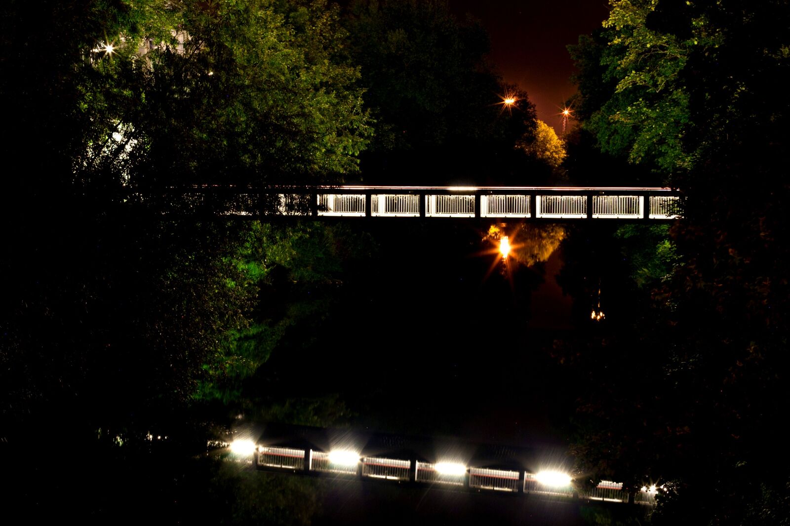 Canon EOS 5D Mark II sample photo. Bridge, night, street lamp photography