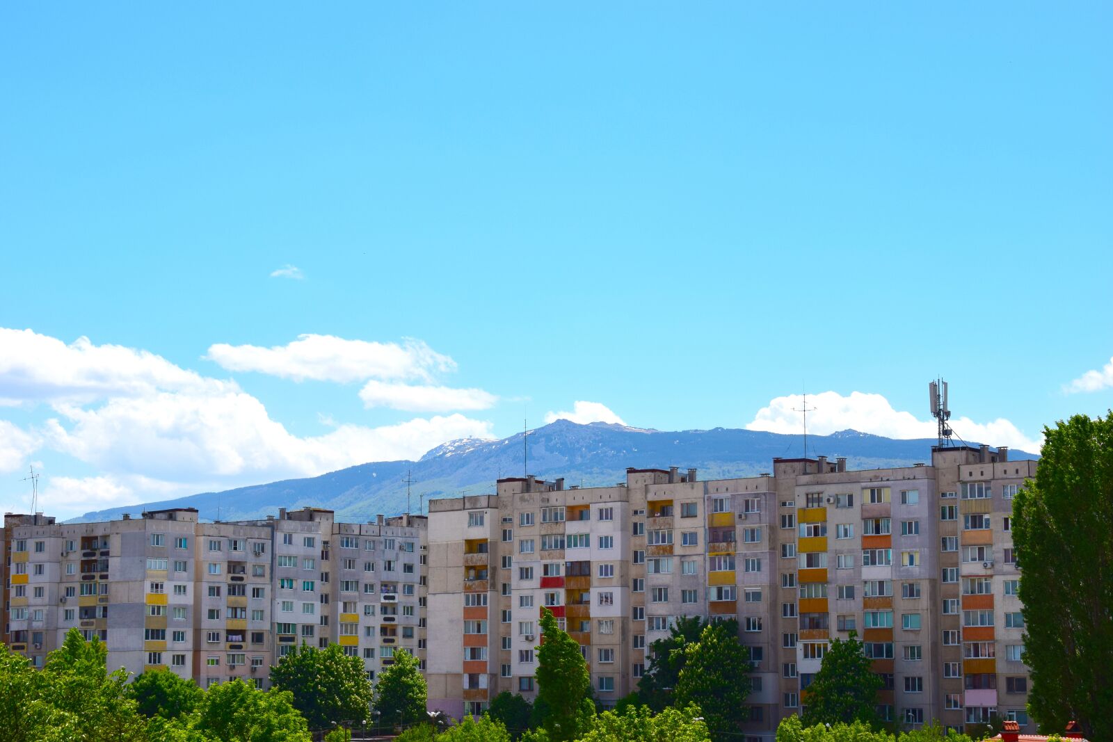Nikon D3300 sample photo. City, color, black photography