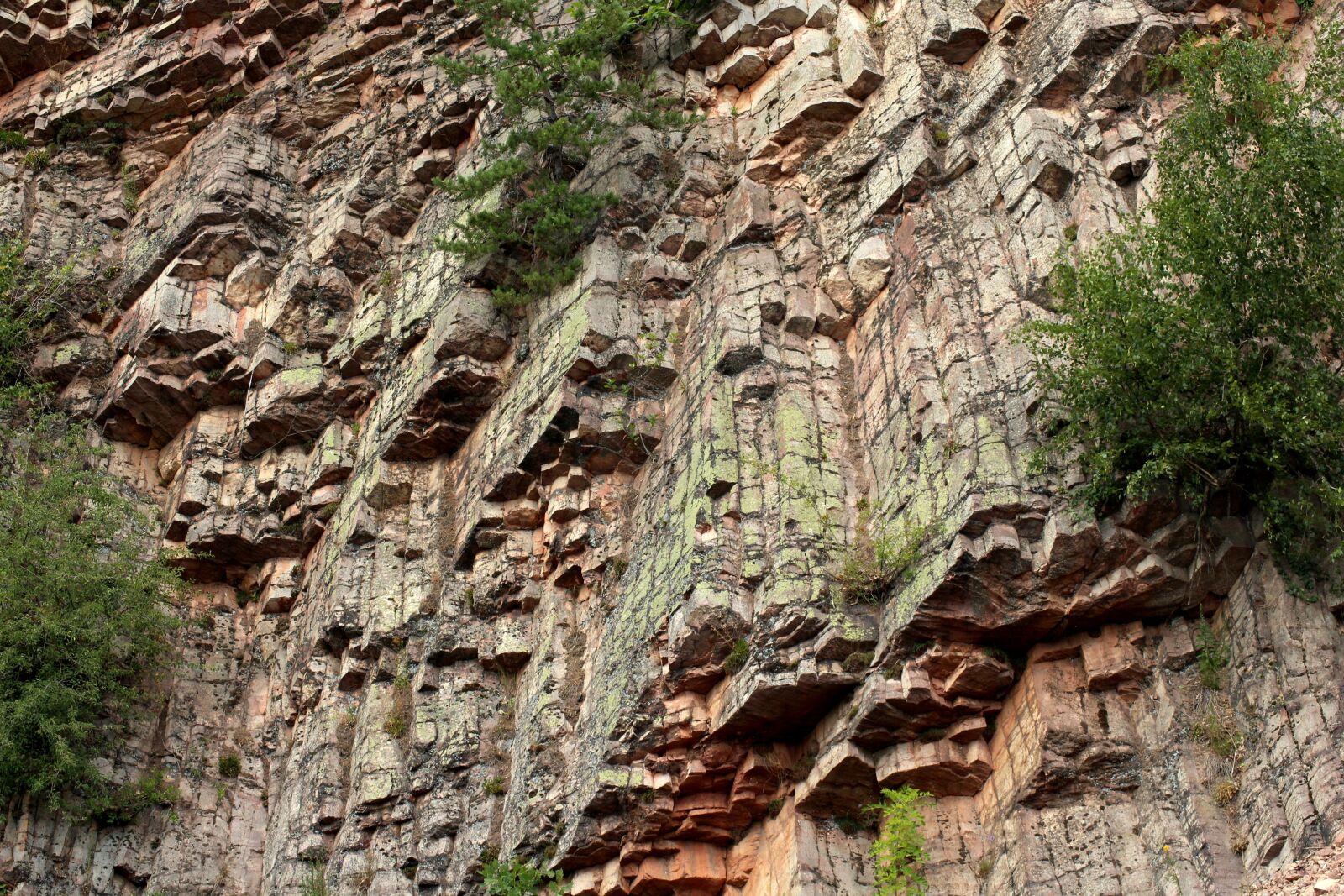 Canon EOS 1200D (EOS Rebel T5 / EOS Kiss X70 / EOS Hi) sample photo. Rock, rocks, cliff photography