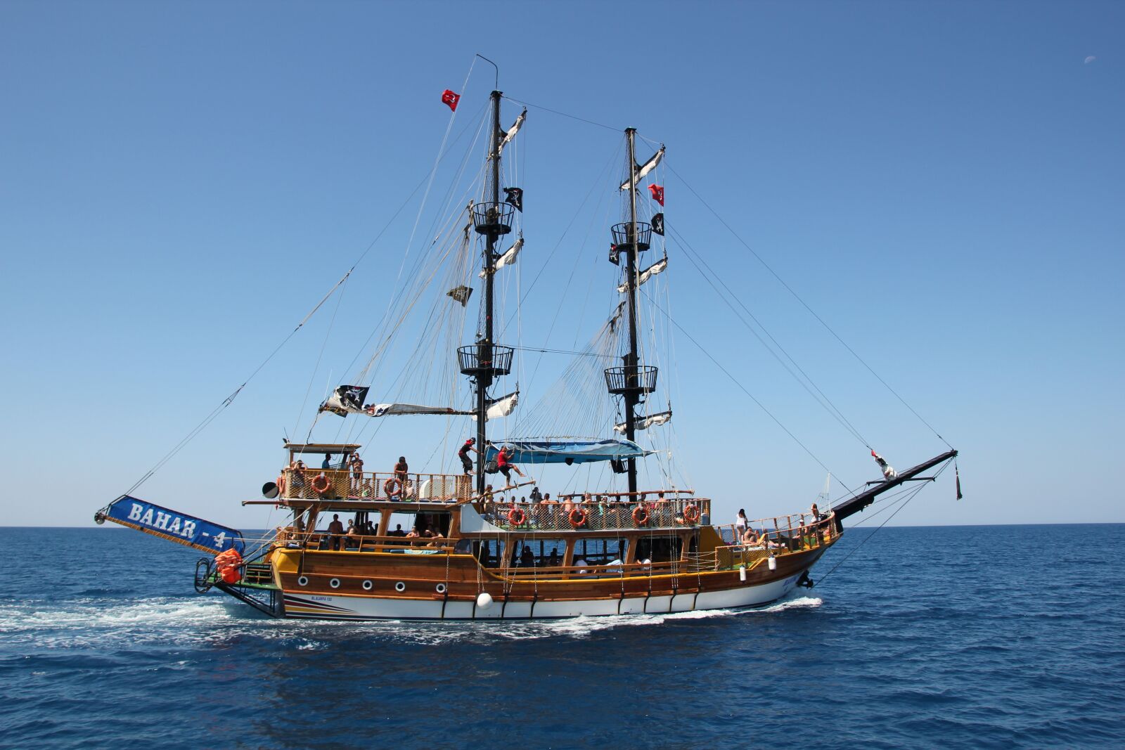Canon EOS 550D (EOS Rebel T2i / EOS Kiss X4) sample photo. Ship, sea, turkey photography