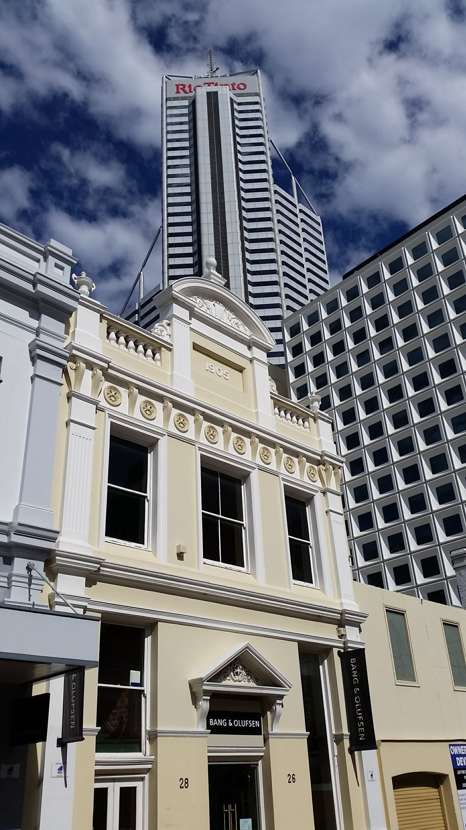 Samsung Galaxy S5 sample photo. Architecture, city, sky photography