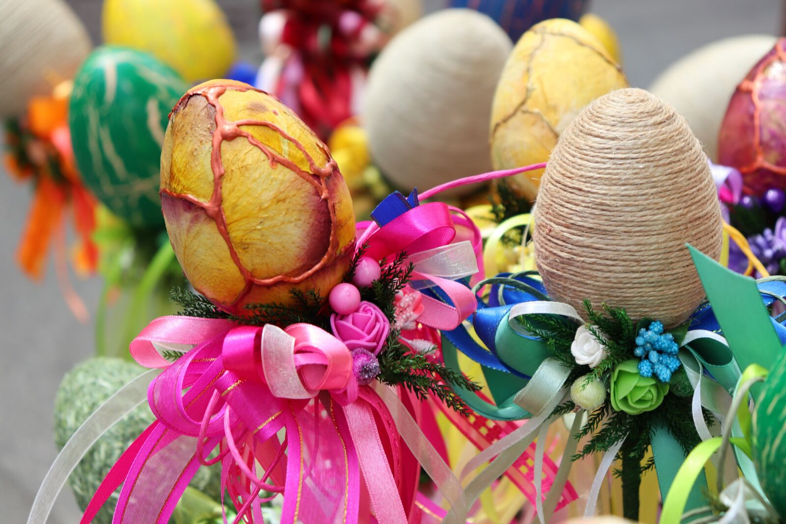 Canon EOS 200D (EOS Rebel SL2 / EOS Kiss X9) sample photo. Easter eggs, colorful, decoration photography