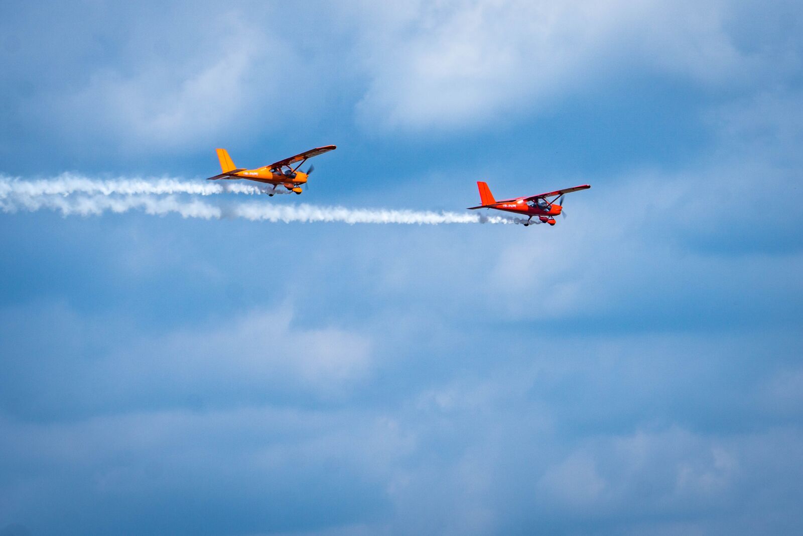 Sony E 55-210mm F4.5-6.3 OSS sample photo. Plane, sky, aviaterminal photography