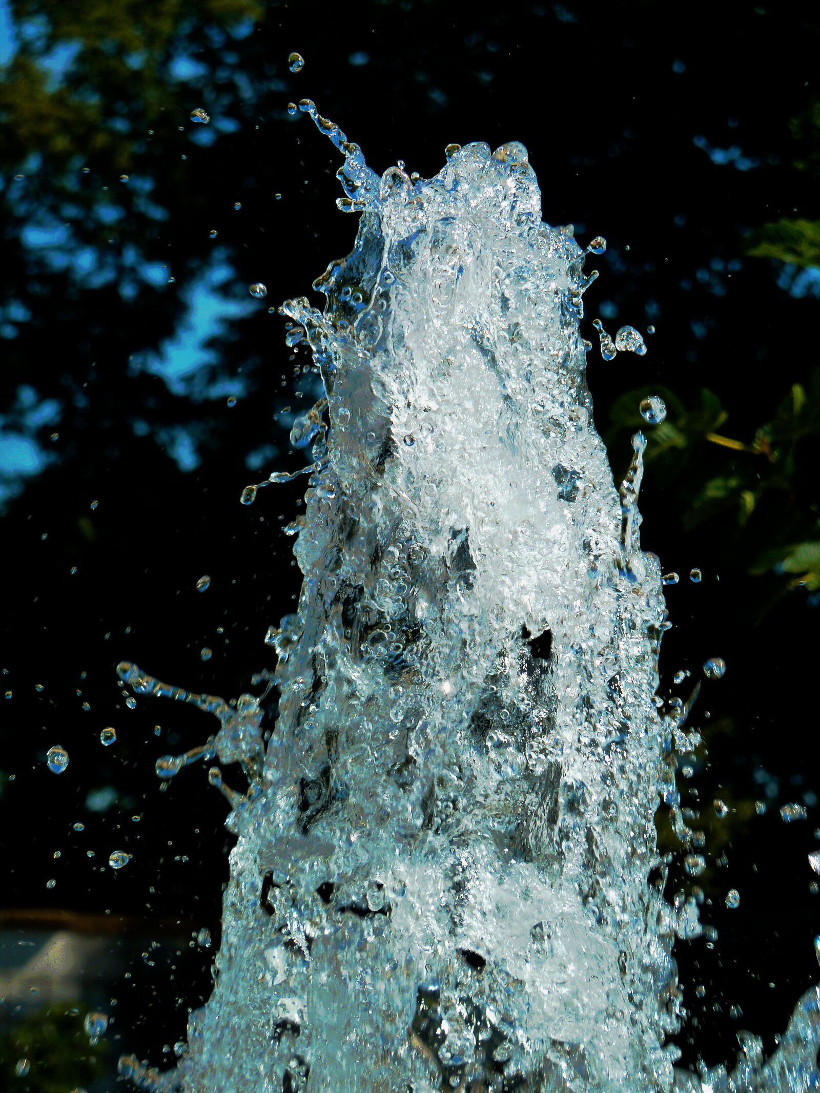 Panasonic DMC-TZ7 sample photo. Fountain, water, water splashes photography