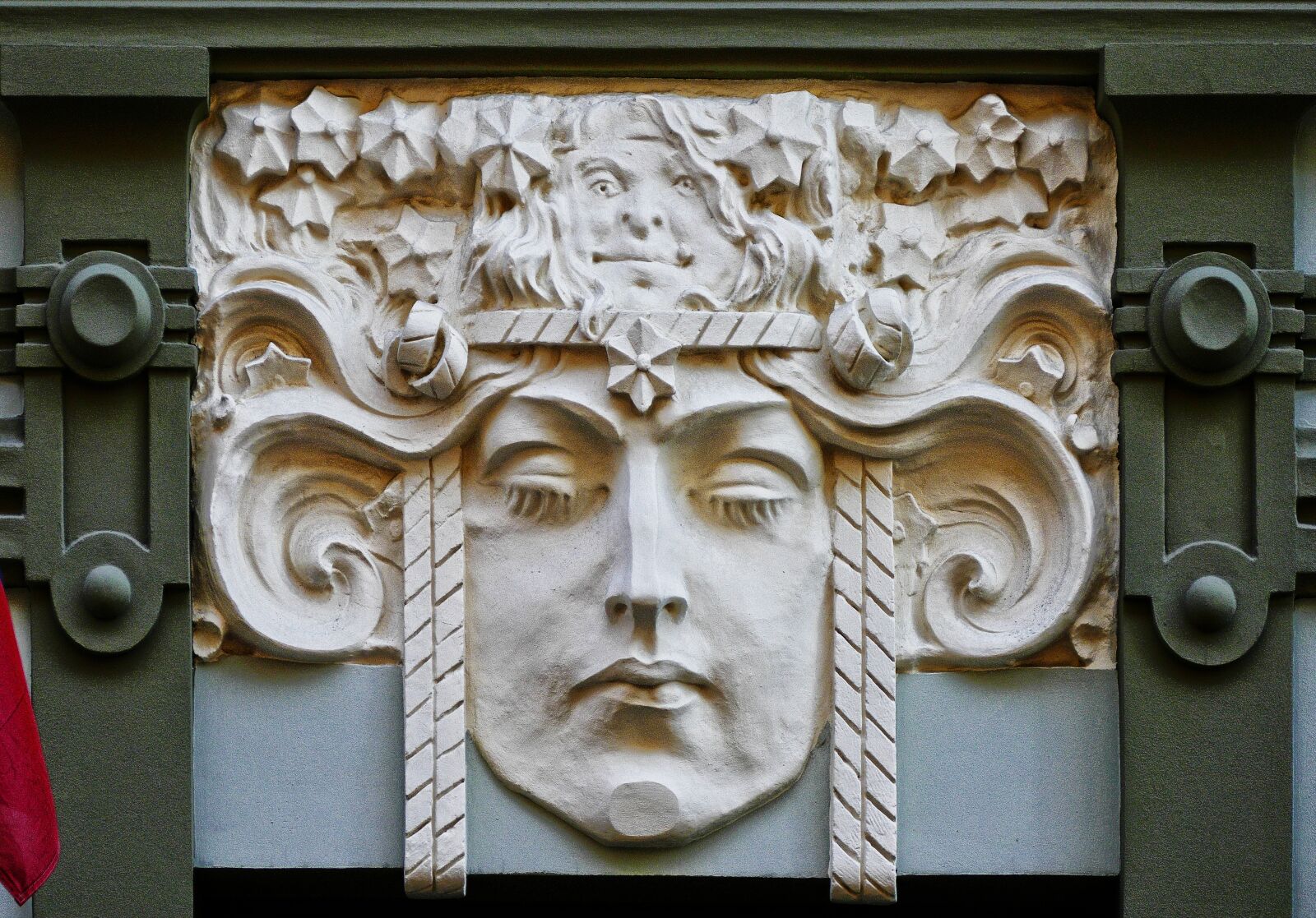 Panasonic Lumix DMC-FZ1000 sample photo. Art nouveau, facade, detail photography