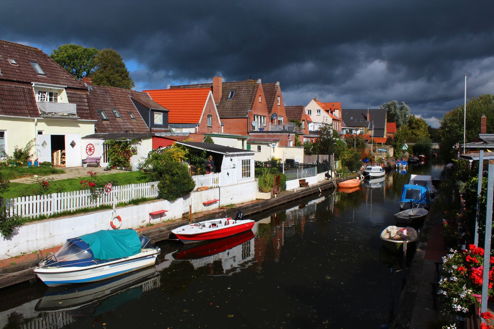 Canon EOS 600D (Rebel EOS T3i / EOS Kiss X5) sample photo. Husum, channel, nordfriesland photography