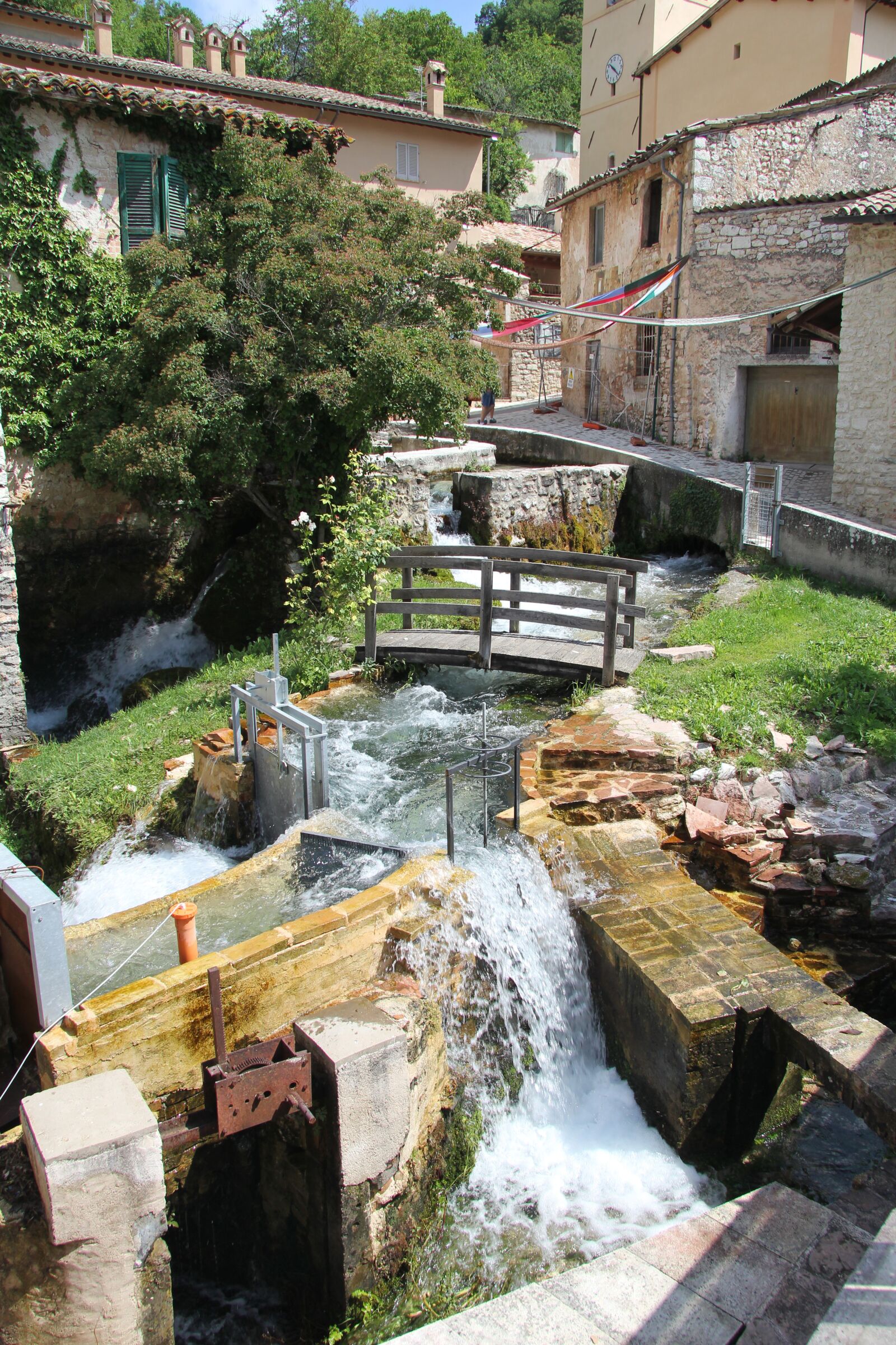 Canon EOS 550D (EOS Rebel T2i / EOS Kiss X4) sample photo. Water, source, bridge photography