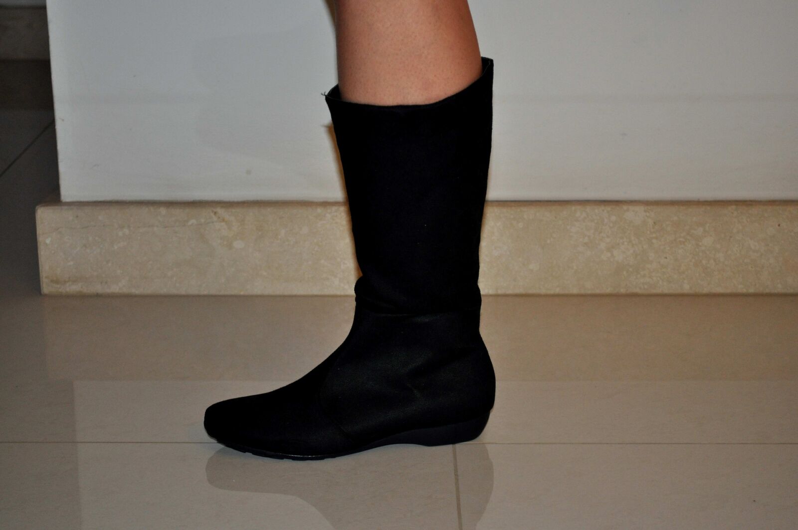 Nikon D5000 sample photo. Woman, legs, shoes, boots photography