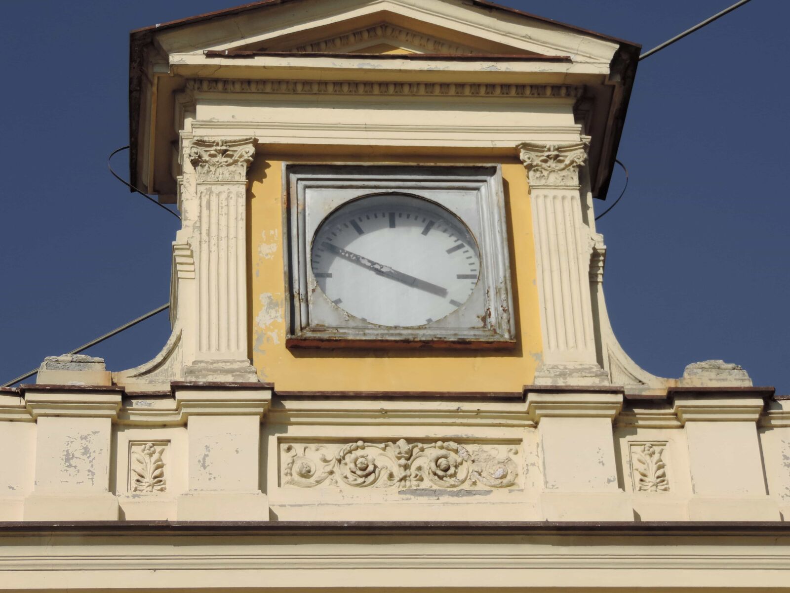 Nikon Coolpix P520 sample photo. Analog clock, building, capital photography